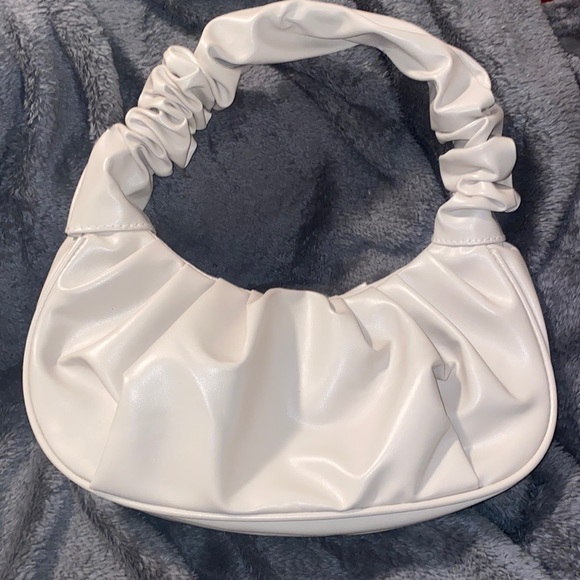 white scrunch handbag - Picture 1 of 1